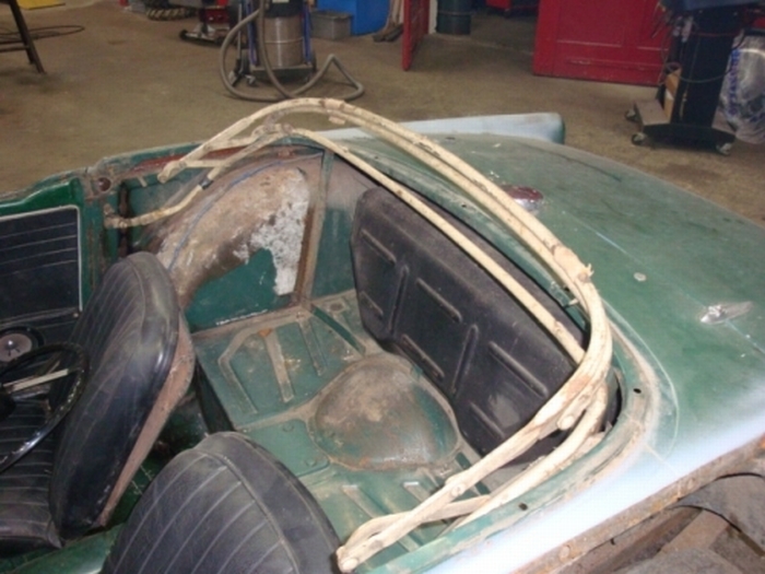 Triumph TR4 dunkelgruen 034.jpg